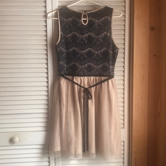 Dress - Picture 2 of 3